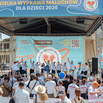 „Pozwól im dorosnąć” – Wielka Wyprawa Maluchów dla Dzieci ruszyła z misją do Normandii